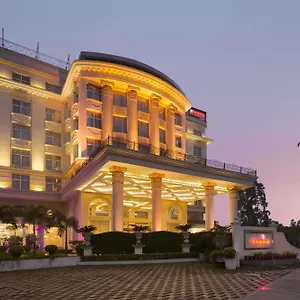 Ramada Plaza By Wyndham, Zirakpur Чандигарх
